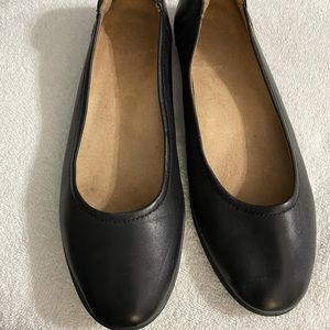 Naturalized Flats 🥿 Size 11